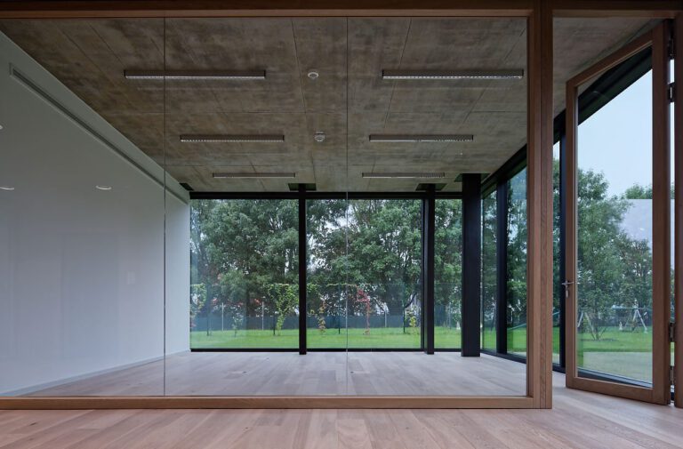 Raum, Holzfenster – EIM Greifswald