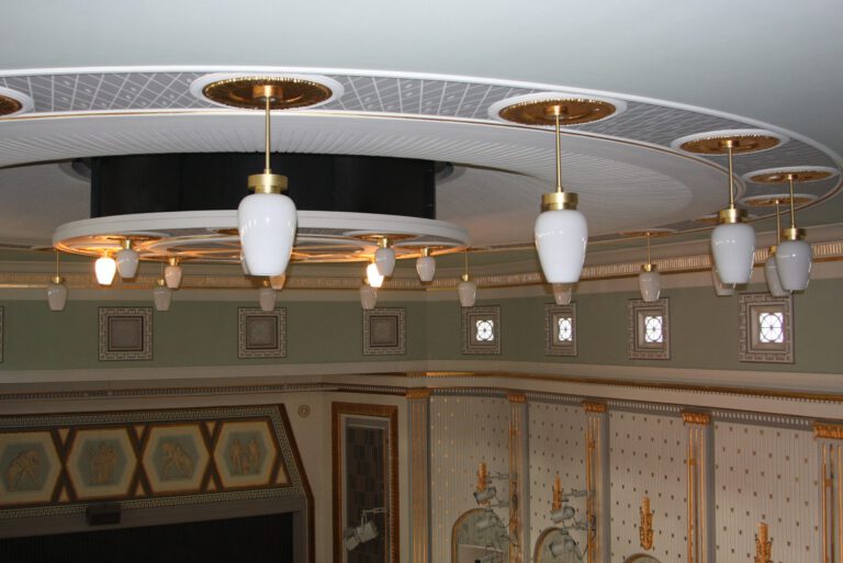 Saal mit historischer Deckengestaltung – EIM Greifswald